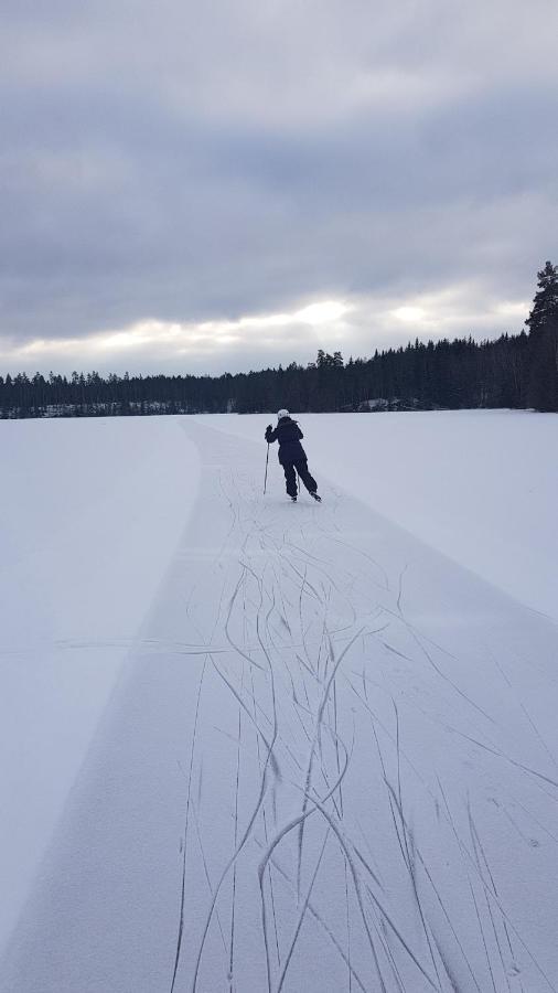 Egen Gaststuga Med Sjoutsikt Villa Mansarp Exterior foto
